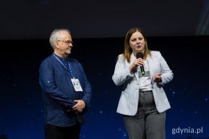 Na zdjęciu (od lewej): Janusz Janowski, pomysłodawca i dyrektor 28. Og&oacute;lnopolskich Spotkań Podr&oacute;żnik&oacute;w, Żeglarzy i Alpinist&oacute;w i Aleksandra Kosiorek, prezydent Gdyni (fot. Paweł Budziński)
