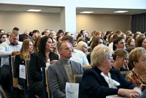 Uczestnicy inauguracji roku akademickiego w Wyższej Szkole Administracji i Biznesu w Gdyni