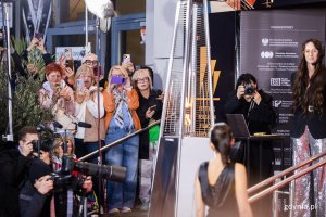 Czerwony dywan poprzedzający galę zakończenia 51. Festiwalu Polskich Film&oacute;w Fabularnych (fot. Karol Stańczak)
