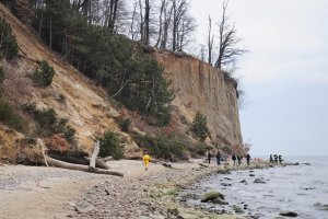 Służby pracujące na miejscu osuwiska klifu w Orłowie, fot. Michał Kowalski