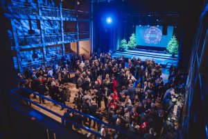 Uczestnicy spotkania świątecznego Pracodawców Pomorza zgromadzeni w Gdańskim Teatrze Szekspirowskim