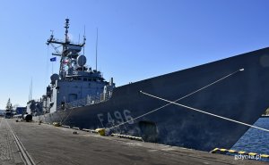 Turecki okręt TCG Gokova przy Nabrzeżu Francuskim w Gdyni, fot. Kamil Złoch