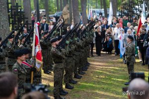 Żołnierze Wojska Polskiego oddali salwę honorową 