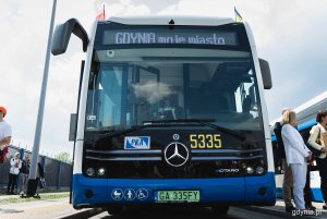 Inauguracja nowych elektrobusów marki Mercedes-Benz przy Muzeum Emigracji w Gdyni, fot. Kamil Złoch