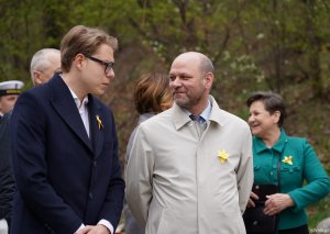 Ireneusz Trojanowicz, wiceprzewodniczący Rady Miasta Gdyni  i Alina Baaske, pełnomocniczka wojewody pomorskiej ds. integracji środowisk kombatanckich i koordynacji ich działań podczas uroczystości