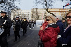 Uroczystości oficjalne pod pomnikiem Polski Morskiej z okazji 93. rocznicy nadania praw miejskich, fot. Dawid Linkowski