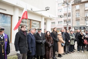 Uczestnicy uroczystości, a wśród nich m.in.: posłanka Dorota Arciszewska-Mielewczyk, radny Gdyni Marek Dudziński i Anna Chojnowska, naczelnik Biura Prezydenta Miasta Gdyni