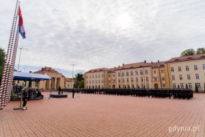 Uroczysta przysięga wojskowa podchorążych Akademii Marynarki Wojennej odbyła się na placu apelowym uczelni 