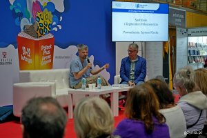 Zygmunt Miłoszewski w rozmowie z Szymonem Kloską podczas Targ&oacute;w Książki w Gdyni 