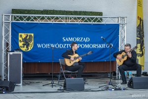 Występy artystyczne na Placu Grunwaldzkim w ramach IV Wielokulturowego Pikniku Rodzinnego (fot. Piotr Żagiell)