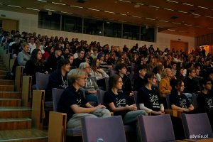 Uczestnicy konferencji „Głos młodych: sprawczość, prawa, przyszłość” zgromadzeni w Pomorskim Parku Naukowo-Technologicznym