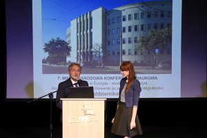  Od lewej: Wojciech Szczurek, prezydent Gdyni, Agnieszka Kowalska, pomorski wojewódzki konserwator zabytków, fot. Jan Ziarnicki