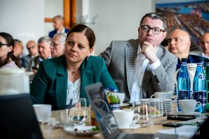 Posiedzenie sejmowej Komisji Infrastruktury w Porcie Gdynia – prezydent Gdyni Aleksandra Kosiorek (fot. Kamil Złoch)