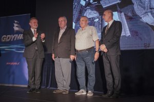 Prezydent Wojciech Szczurek wręczył odznaczenia "Bohaterom Sierpnia '80 Gdynia" // fot. Kamil Jasiński
