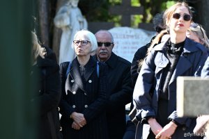 Uroczystości pogrzebowe Leszka Kopcia na Cmentarzu Łostowickim w Gdańsku - w środku radna Rady Miasta Gdyni Joanna Zielińska z małżonkiem (fot. Michał Puszczewicz)
