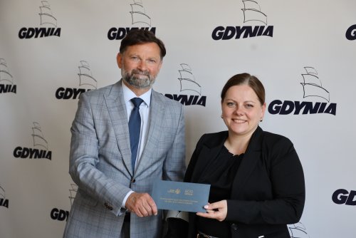 Prezydent Gdyni Aleksandra Kosiorek i prezes zarządu Morskiego Portu Gdynia S.A. Piotr Gorzeński  (fot. Dorota Patzer)
