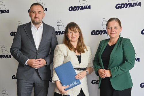 Na zdjęciu (od lewej): wiceprezydent Tomasz Augustyniak, pełnomocniczka ds. rewitalizacji Agnieszka Jurecka-Fryzowska, prezydent Gdyni Aleksandra Kosiorek (fot. Dominika Sobiech)