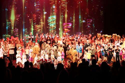 Koncert „Sekrety Zimowego Wiatru” w wykonaniu młodzieży z gdyńskiego MDK-u na scenie Teatru Muzycznego w Gdyni (fot. Katarzyna Balcerzak)