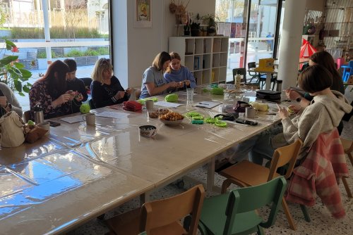 Jedno z urodzinowych spotkań szydełkowych odbyło się w Domu Sąsiedzkim w Przystani Widna 2A (fot. archiwum LIS)