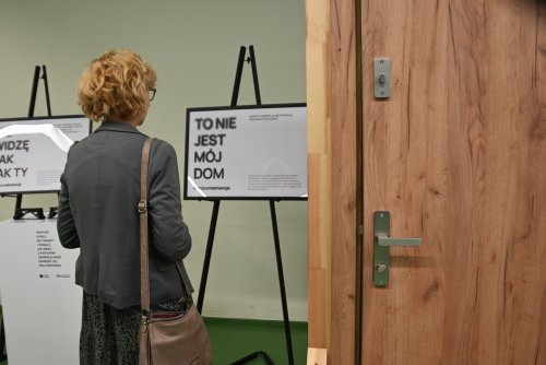 Specjalna ekspozycja pozwalała zrozumieć, jak osoby chorujące postrzegają przestrzeń, słyszą dźwięki oraz widzą (fot. Aneta Marczak)