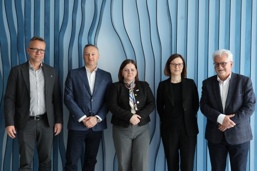 Spotkanie z biznesem - z przedstawicielami Morskiej Agencji Gdynia. Na zdjęciu od lewej: Prezes zarządu Pracodawcy Pomorza Tomasz Limon, prezes Morskiej Agencji Gdynia Michał Śmigielski, prezydent Gdyni Aleksandra Kosiorek, z-ca naczelnika wydziału Polityki Gospodarczej UM Justyna Patyk, wiceprezes Morskiej Agencji Gdynia Krzysztof Laskowski (Fot. Dorota Patzer)