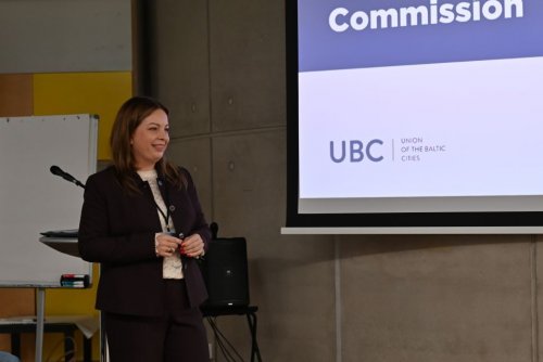 Wiceprezydentka Oktawia Gorzeńska przedstawiła drogę Gdyni od modernistycznego miasta portowego do miasta uczącego się (fot. Zofia Marczak)