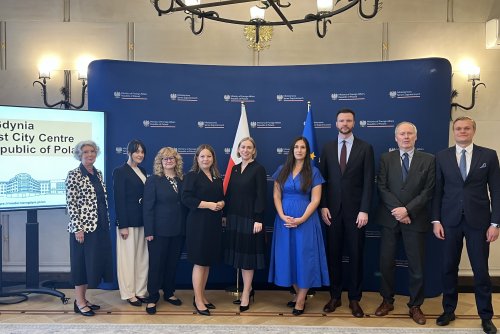 Spotkanie w MSZ. Na zdjęciu: wiceprezydentka Gdyni Oktawia Gorzeńska i dr Joanna Leman oraz  przedstawiciele Ministerstwa Spraw Zagranicznych, Ministerstwa Kultury i Dziedzictwa Narodowego oraz Instytutu Dziedzictwa Narodowego (mat. prasowe)