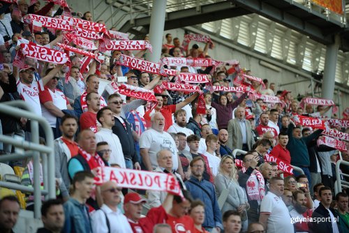 Kibice znów usłyszą Mazurka Dąbrowskiego na stadionie miejskim w Gdyni (fot. gdyniasport.pl) 