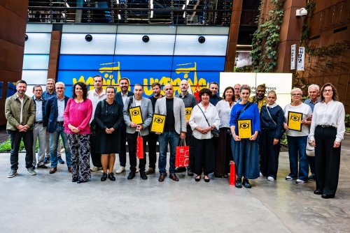 Wspólne zdjęcie laureatów i wyróżnionych oraz organizatorów i gości honorowych Gdańsk Press Photo 2026 (fot. Witek Deka/archiwum ECS)