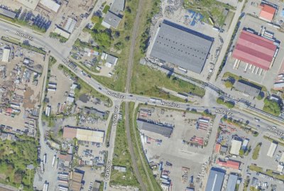 5 grudnia rozpoczną się konsultacje społeczne ws. budowy bezkolizyjnego skrzyżowania ul. Hutniczej w Gdyni z linią kolejową nr 723. (fot. SmartMap)