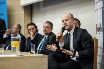 Od lewej: Paweł Sokołowski-Asseco Poland, Wojciech Materna-Informatyka Podkarpacka, Bartosz Bartoszewicz-wiceprezydent Gdyni, fot. materiały prasowe