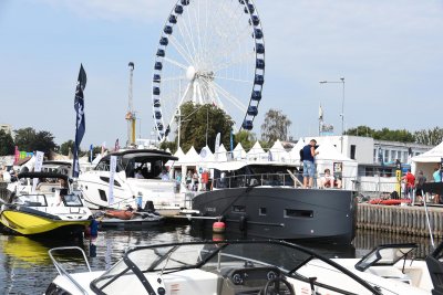 Luksusowe jachty i najszybsze skutery w gdyńskiej marinie, fot. Jan Ziarnicki