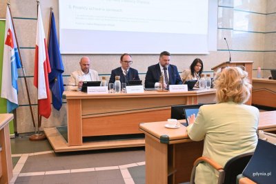 Na zdjęciu (od lewej): wiceprzewodniczący Rady Miasta Ireneusz Trojanowicz, wiceprzewodniczący Rady Miasta Jakub Ubych, przewodniczący Rady Miasta Tadeusz Szemiot, wiceprzewodnicząca Rady Miasta Mariola Śrubarczyk-Cichowska (fot. Magdalena Starnawska)