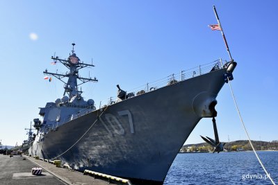 Amerykański niszczyciel USS Gravely przy Nabrzeżu Francuskim w Gdyni, fot. Kamil Złoch