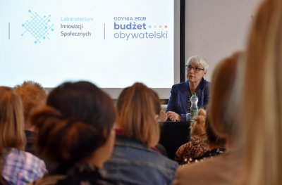 Pierwszego dnia warsztatów ideę Budżetu Obywatelskiego przybliżyła uczestnikom przewodnicząca Rady Miasta Gdyni, Joanna Zielińska, fot. Kamil Złoch