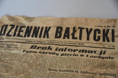 Gazeta z 1945 roku odnaleziona w Urzędzie Miasta Gdyni, fot. Michał Kowalski