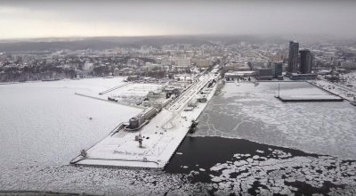Zrzut ekranowy z filmu Max Dron