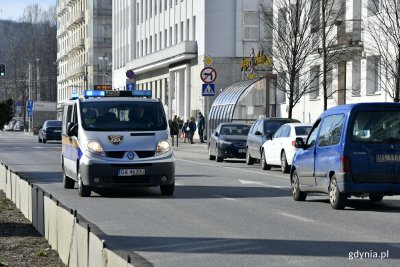 Z radiowozów Straży Miejskiej odtwarzany jest specjalny komunikat // fot. Magdalena Czernek