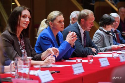 Na zdjęciu (od lewej): wojewoda pomorska Beata Rutkiewicz, ministra edukacji Barbara Nowacka, marszałek województwa pomorskiego Mieczysław Struk (fot. Magdalena Starnawska)