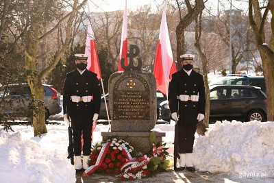 Obchody 79. rocznicy utworzenia Armii Krajowej przy pomniku Armii Krajowej na skwerze Kościuszki w Gdyni. Fot. Michał Puszczewicz