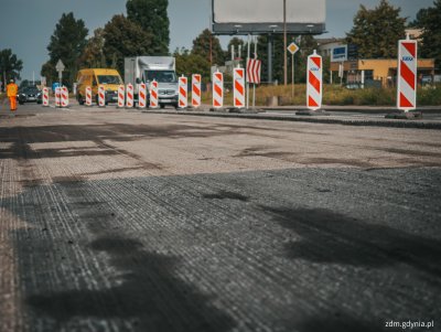 Frezowanie nawierzchni jezdni (zdjęcie archiwalne, fot. Marcin Mielewski /Zarząd Dróg Miejskich)