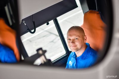 Tomasz Myk na co dzień pracuje jako kierowca w PKA Gdynia i prowadzi jeden z gdyńskich autobusów, fot. Kamil Złoch