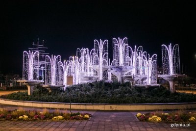Fontanna na skwerze Kościuszki, iluminacje świąteczne