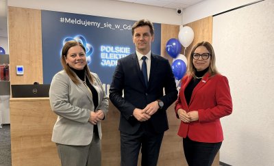 Otwarcie biura spółki Polskie Elektrownie Jądrowe w Gdańsku. Za zdjęciu: prezydent Gdyni Aleksandra Kosiorek, wiceprezydent Gdyni Oktawia Gorzeńska i prezes zarządu PEJ Marek Woszczyk (mat PEJ))