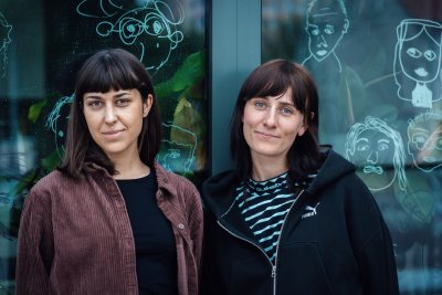 Twarze Pomagania. Od lewej: Justyna Iwankowicz i Martyna Winnicka//fot. Dawid Linkowski