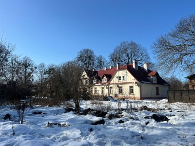 Widok na Dwór Thymiana na Babich Dołach (fot. materiały prasowe LIS)