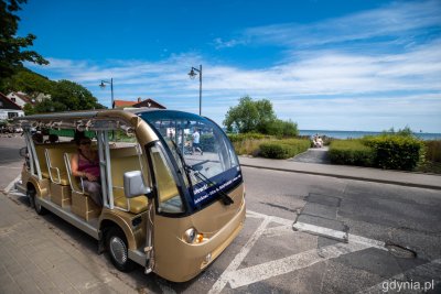 Meleksem można podjechać aż pod samą plażę i molo w Orłowie // fot. Paweł Kukla