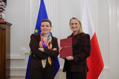 Na zdjęciu (od lewej): Marta Cienkowska, ministra kultury i dziedzictwa narodowego wraz z Agatą Kozierańską-Burdą, nową dyrektorką Festiwalu Polskich Filmów Fabularnych w Gdyni(fot. Danuta Matloch/MKiDN)