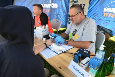 Każdy mieszkaniec Gdyni bezpłatnie może skorzystać  z pomiaru poziomu glukozy, cholesterolu i ciśnienia krwi, skonsultować swoje wyniki z dietetykiem, onkologiem (fot. Małgorzata Kaliszewska