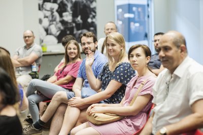 Chcesz nauczyć się nowego języka i poznać ciekawych ludzi z całego świata? Przyjdź na Gdynia Language Swap do Muzeum Emigracji, fot. Bogna Kociumbas. 